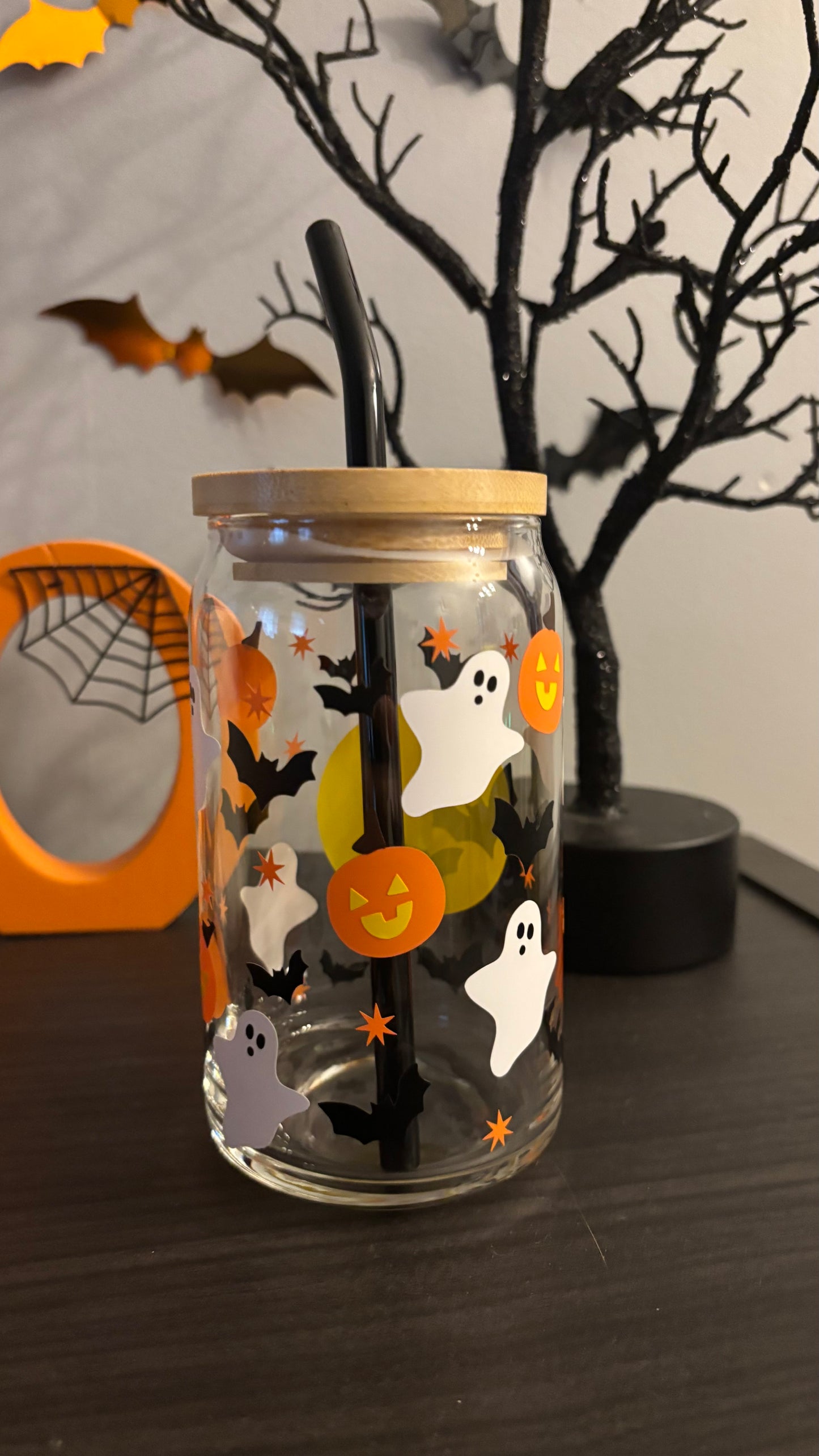 Spooky bats and ghosts cup