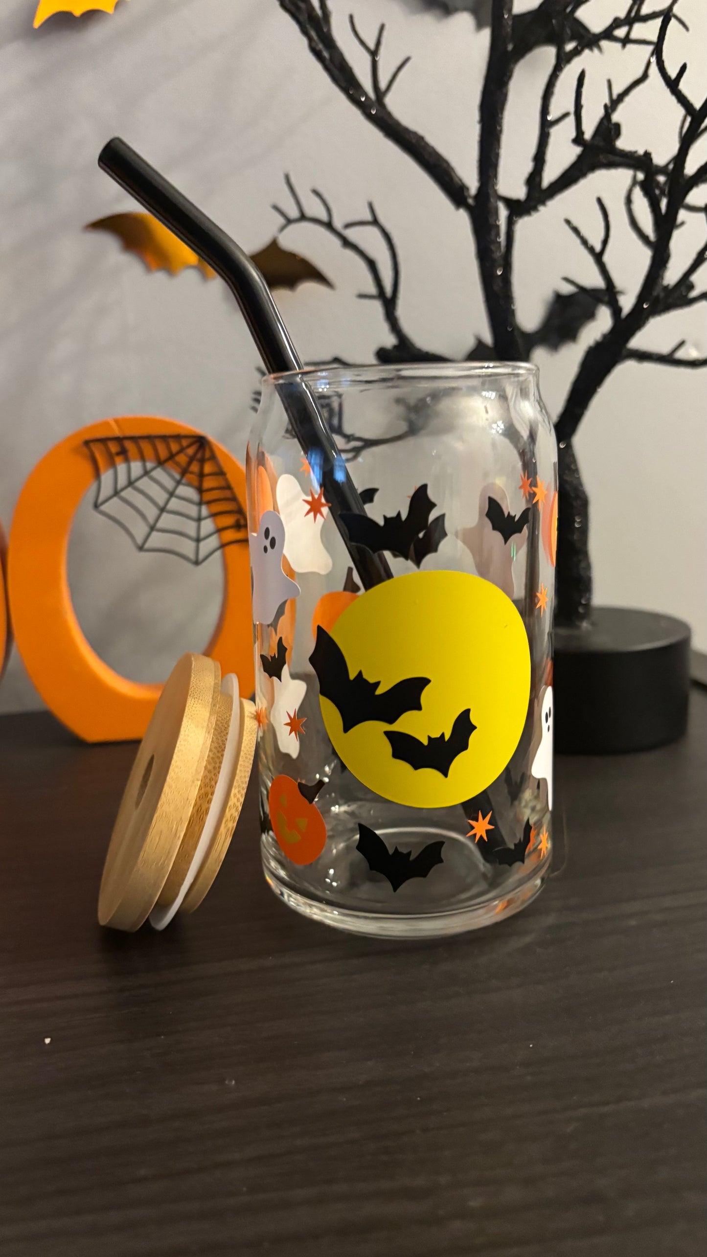 Spooky bats and ghosts cup