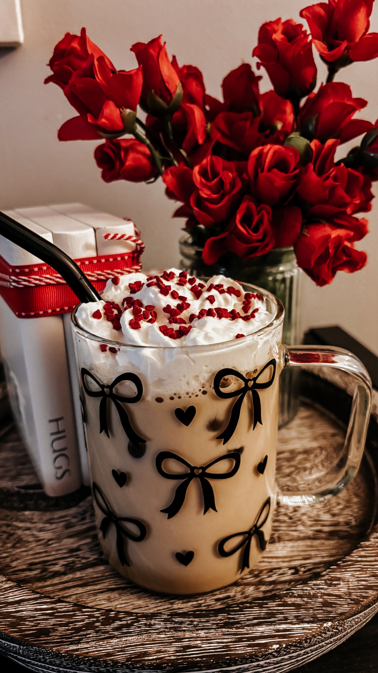 Black bows glass mug