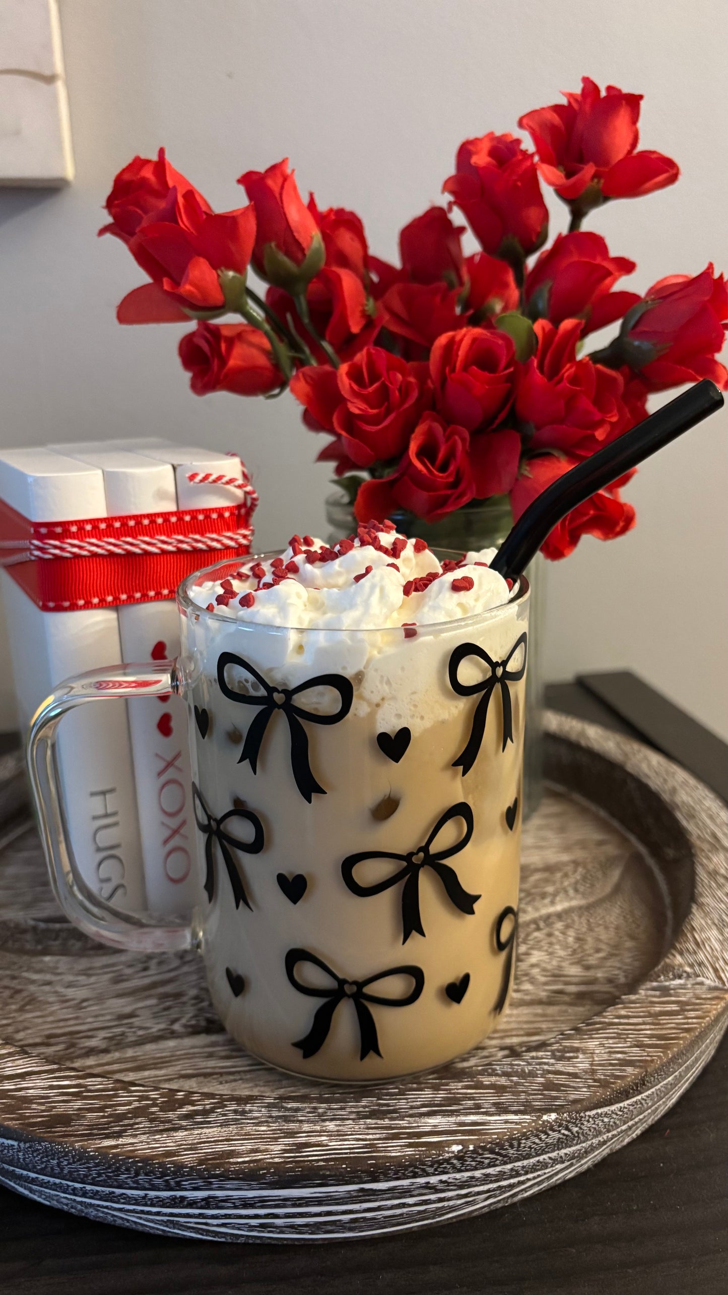 Black bows glass mug