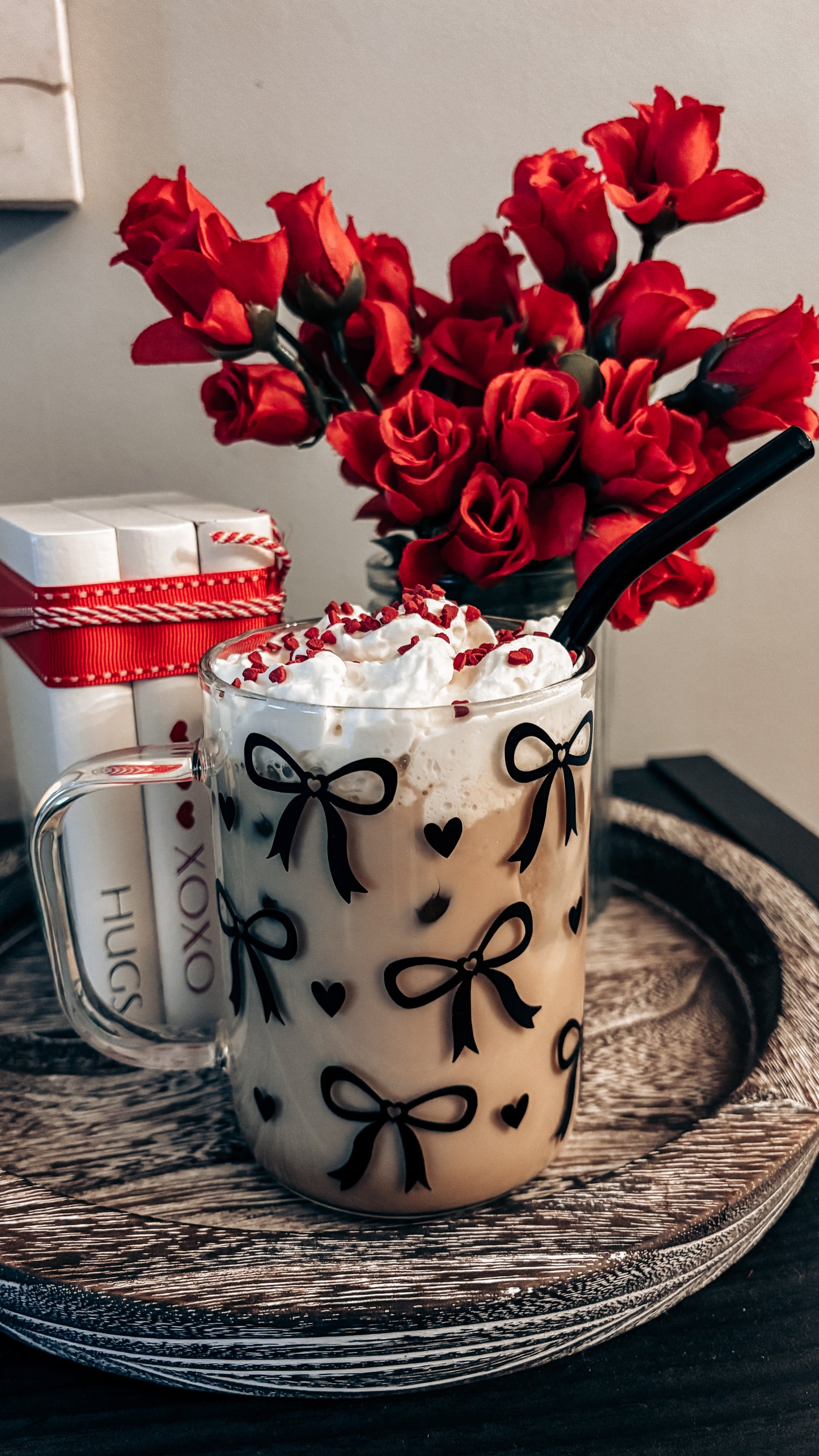 Black bows glass mug
