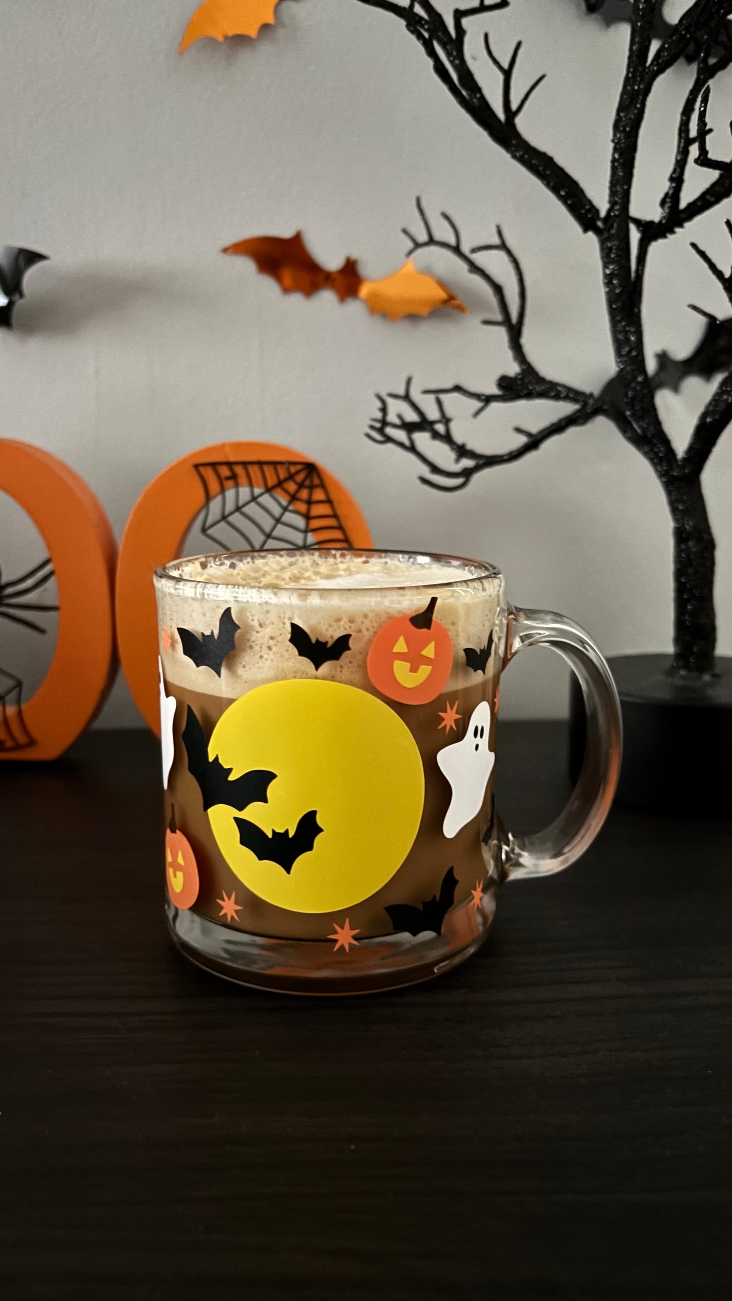 Spooky bats and ghosts mug
