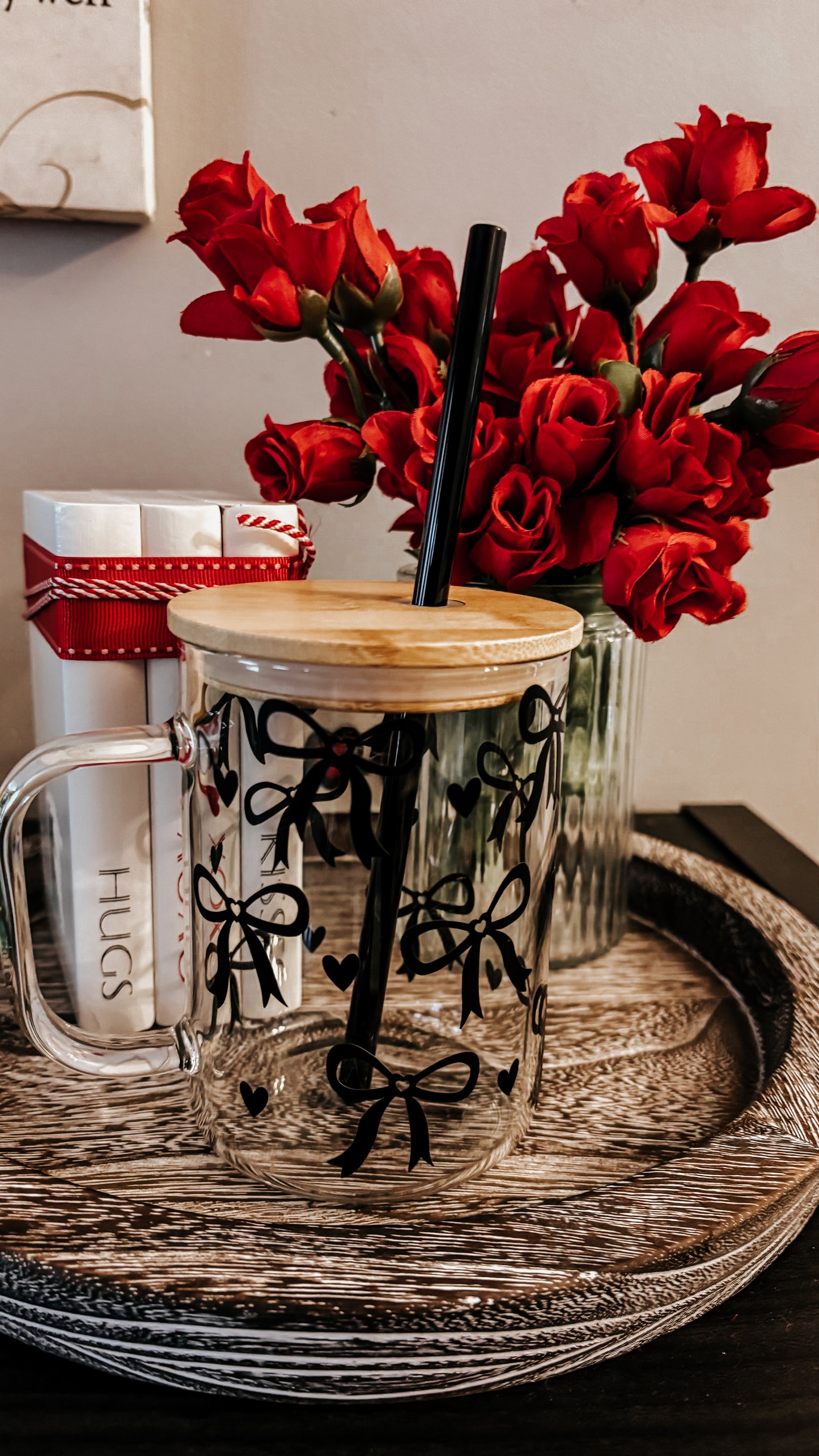 Black bows glass mug